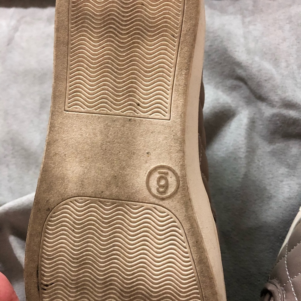 Sneakers - Picture 2 of 3